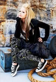 Avril - Hello!Sunst noua pe aici si nu prea stiu ce sa - Gossip Zone.